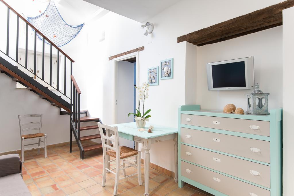 La Gorgone Ortigia Apartments Сиракуза Екстериор снимка